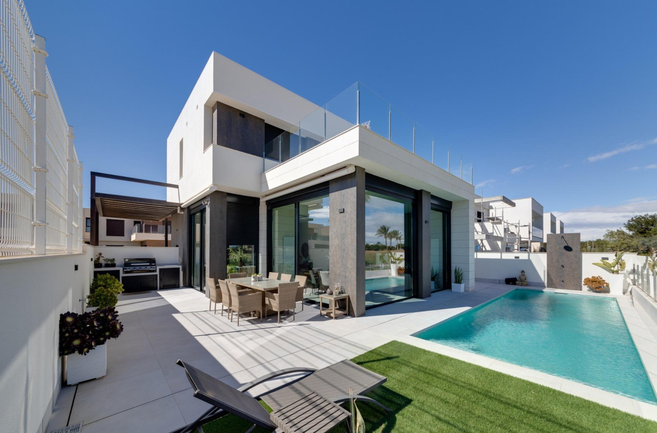 Obra nueva - Villa -
Pilar de la Horadada - Roda Golf