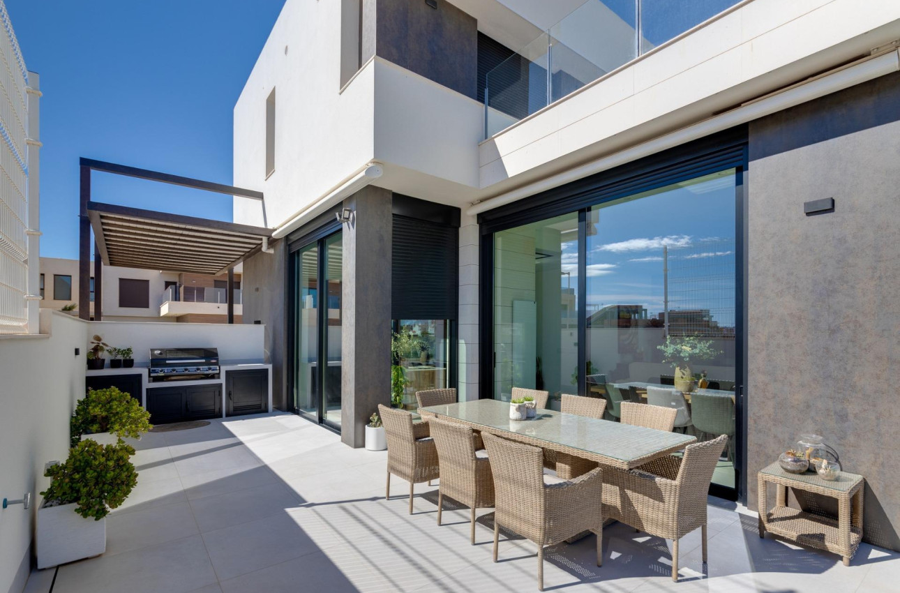 Obra nueva - Villa -
Pilar de la Horadada - Roda Golf