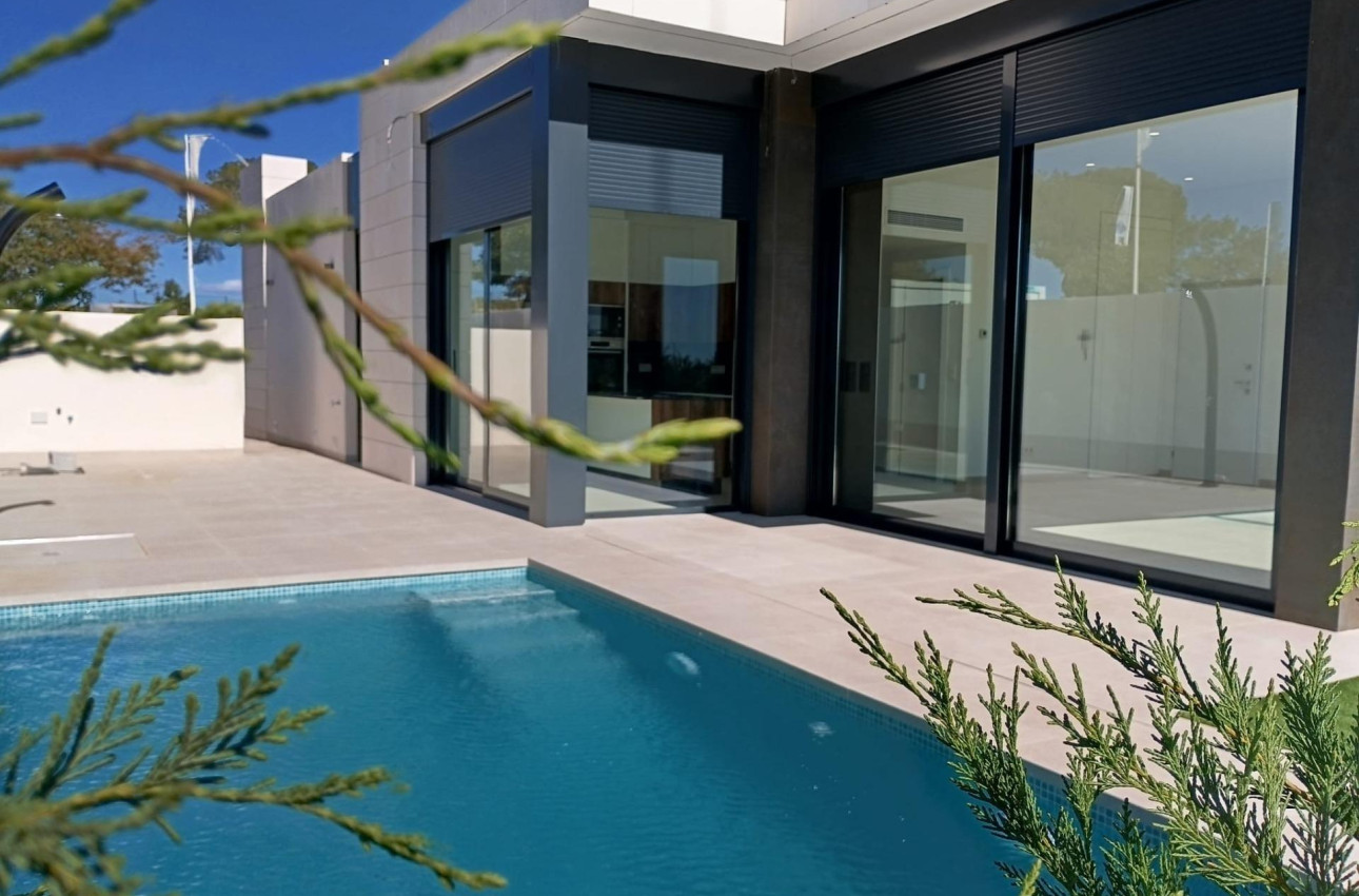 Obra nueva - Villa -
Pilar de la Horadada - Roda Golf