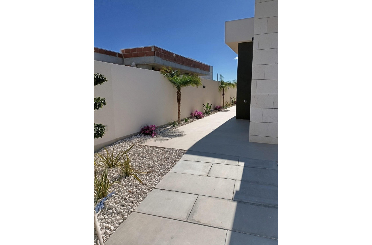 Obra nueva - Villa -
Pilar de la Horadada - Roda Golf