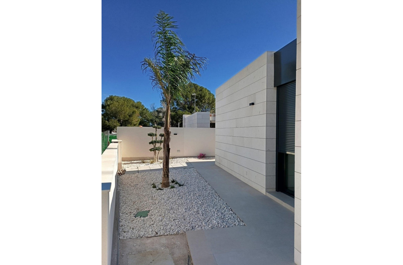 Obra nueva - Villa -
Pilar de la Horadada - Roda Golf