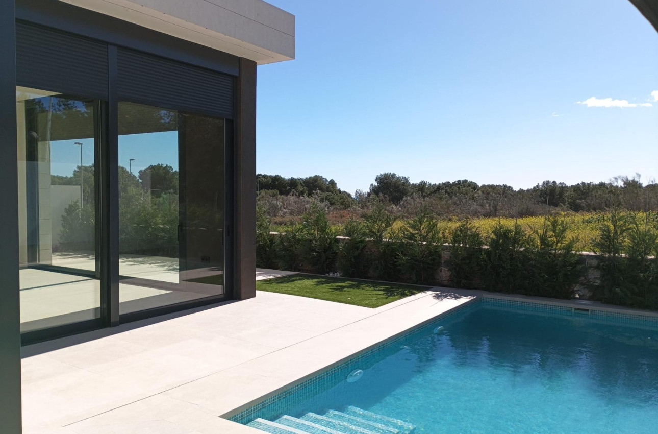 Obra nueva - Villa -
Pilar de la Horadada - Roda Golf
