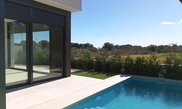 Obra nueva - Villa -
Pilar de la Horadada - Roda Golf