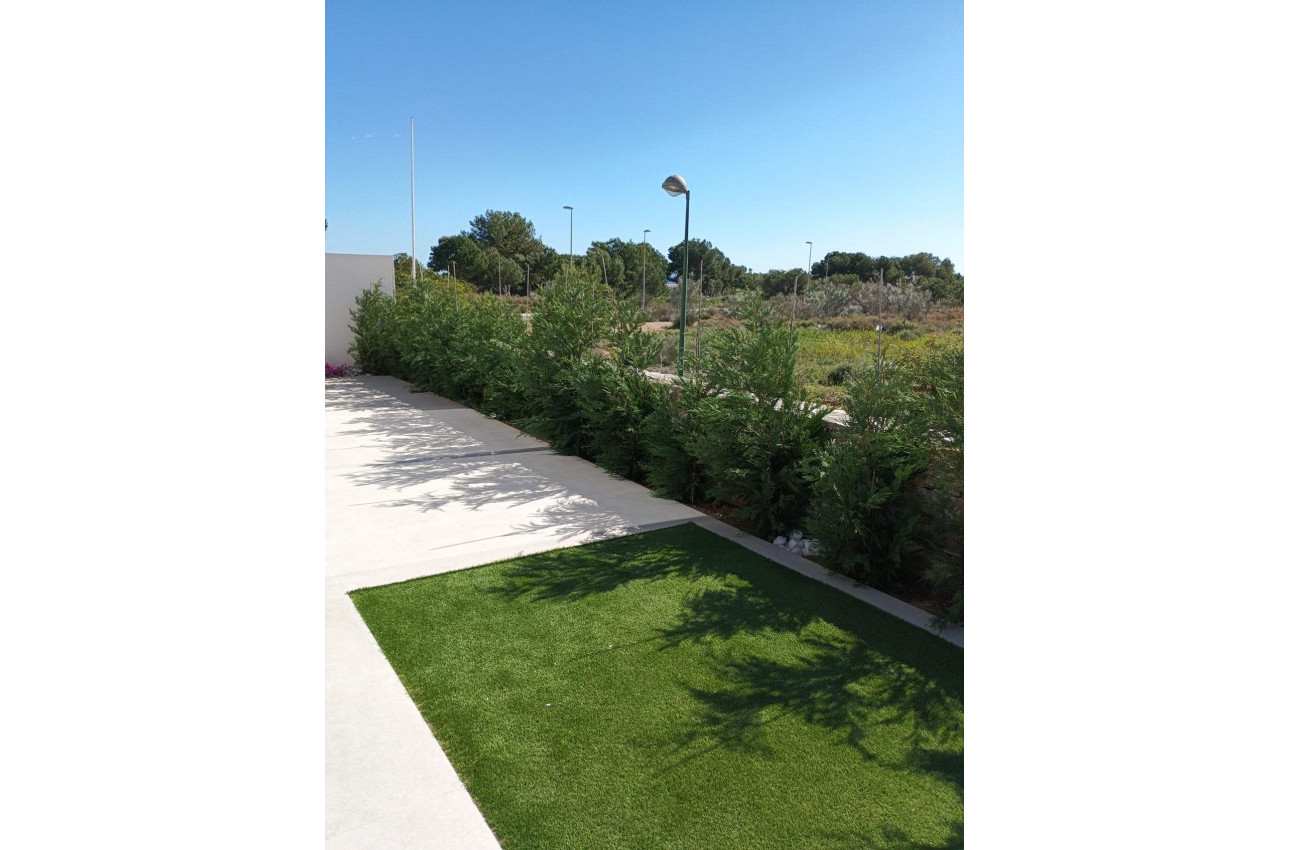 Obra nueva - Villa -
Pilar de la Horadada - Roda Golf