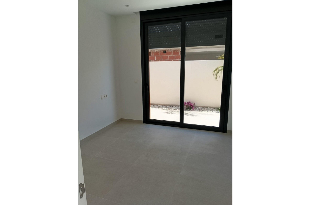 Obra nueva - Villa -
Pilar de la Horadada - Roda Golf