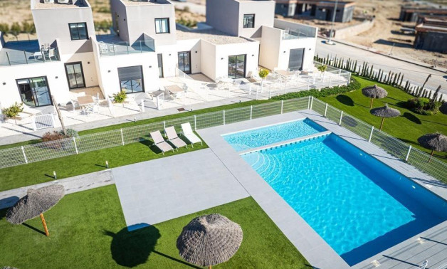 Obra nueva - Town House -
Baños y Mendigo - Altaona Golf