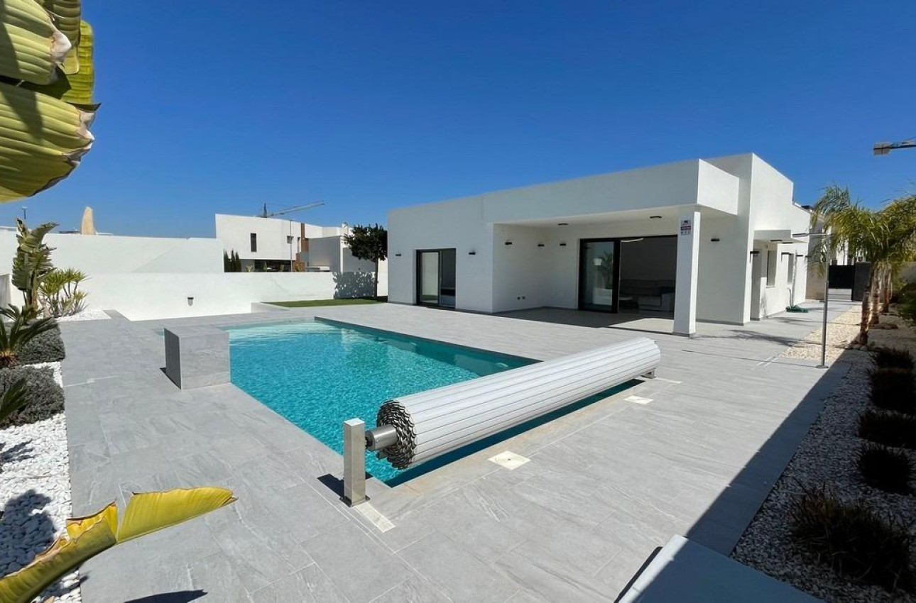 Obra nueva - Villa -
Rafal - polideportivo