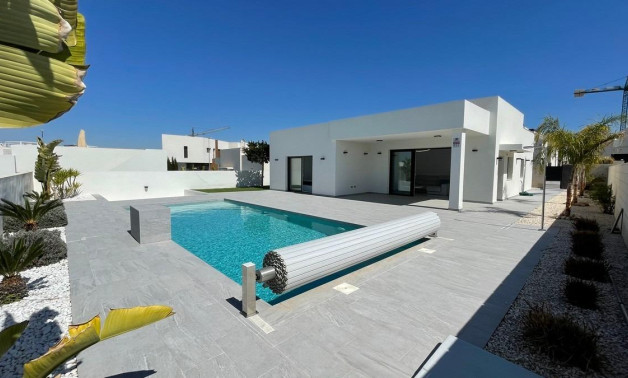 Obra nueva - Villa -
Rafal - polideportivo