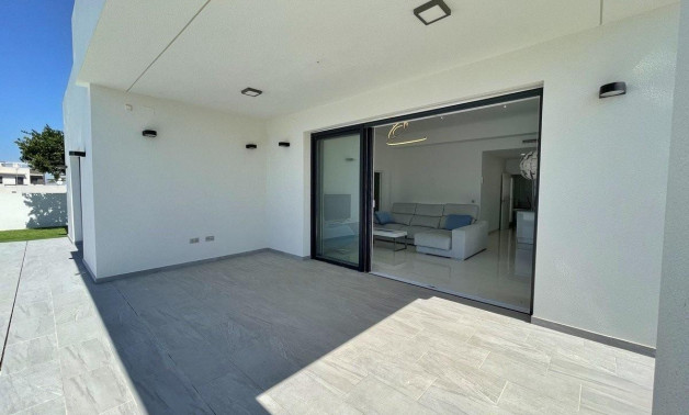 Obra nueva - Villa -
Rafal - polideportivo