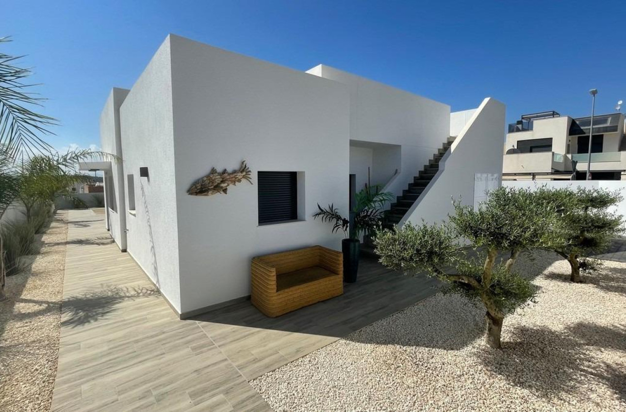 Obra nueva - Villa -
Rafal - polideportivo