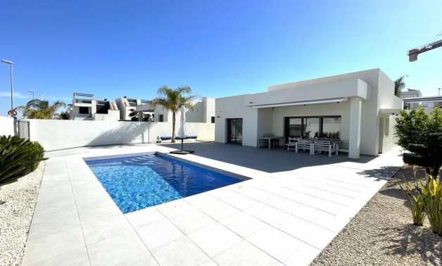 Obra nueva - Villa -
Rafal - polideportivo