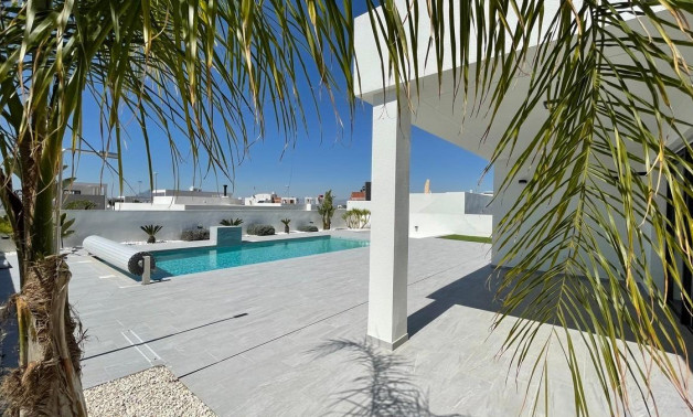 Obra nueva - Villa -
Rafal - polideportivo