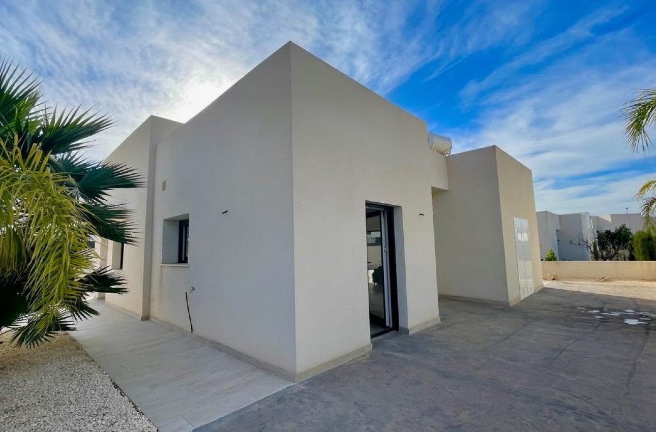 Obra nueva - Villa -
Rafal - polideportivo