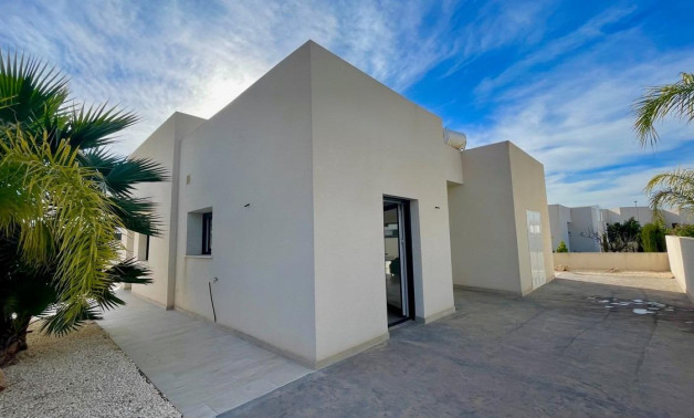 Obra nueva - Villa -
Rafal - polideportivo