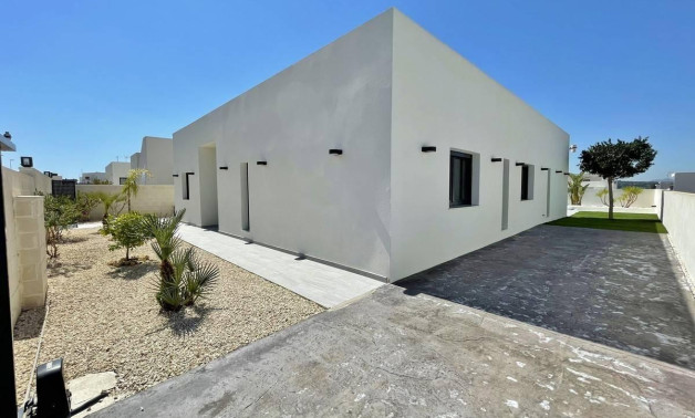 Obra nueva - Villa -
Rafal - polideportivo