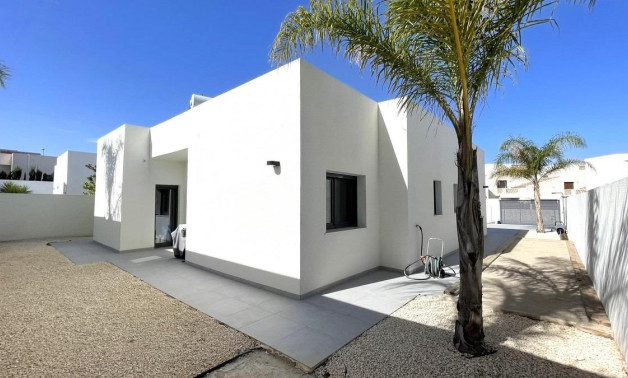 Obra nueva - Villa -
Rafal - polideportivo