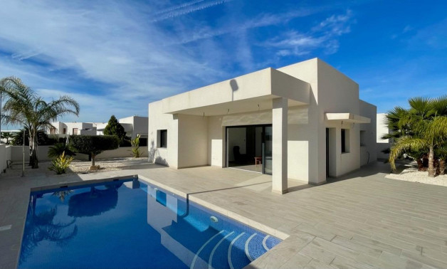 Obra nueva - Villa -
Rafal - polideportivo