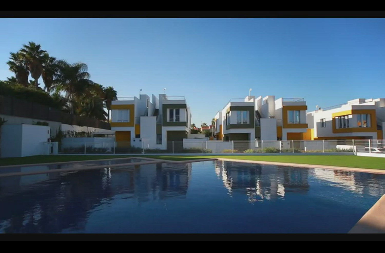 Новое здание - Detached houses -
Denia