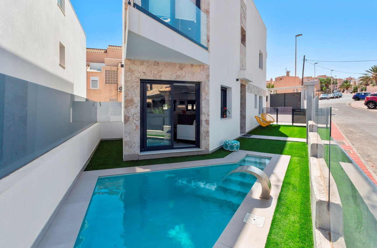 Obra nueva - Villas -
Torrevieja