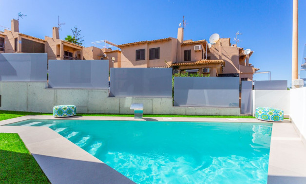 Obra nueva - Villas -
Torrevieja