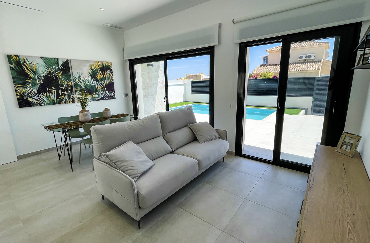 Obra nueva - Villas -
Pilar de la Horadada - 03191